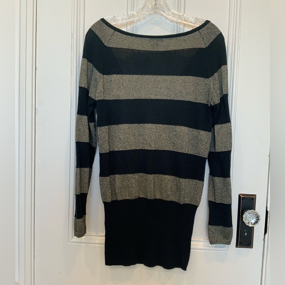 Kenneth Cole Reaction Lightweights V Neck Sweater - Size M - Picture 2 of 4